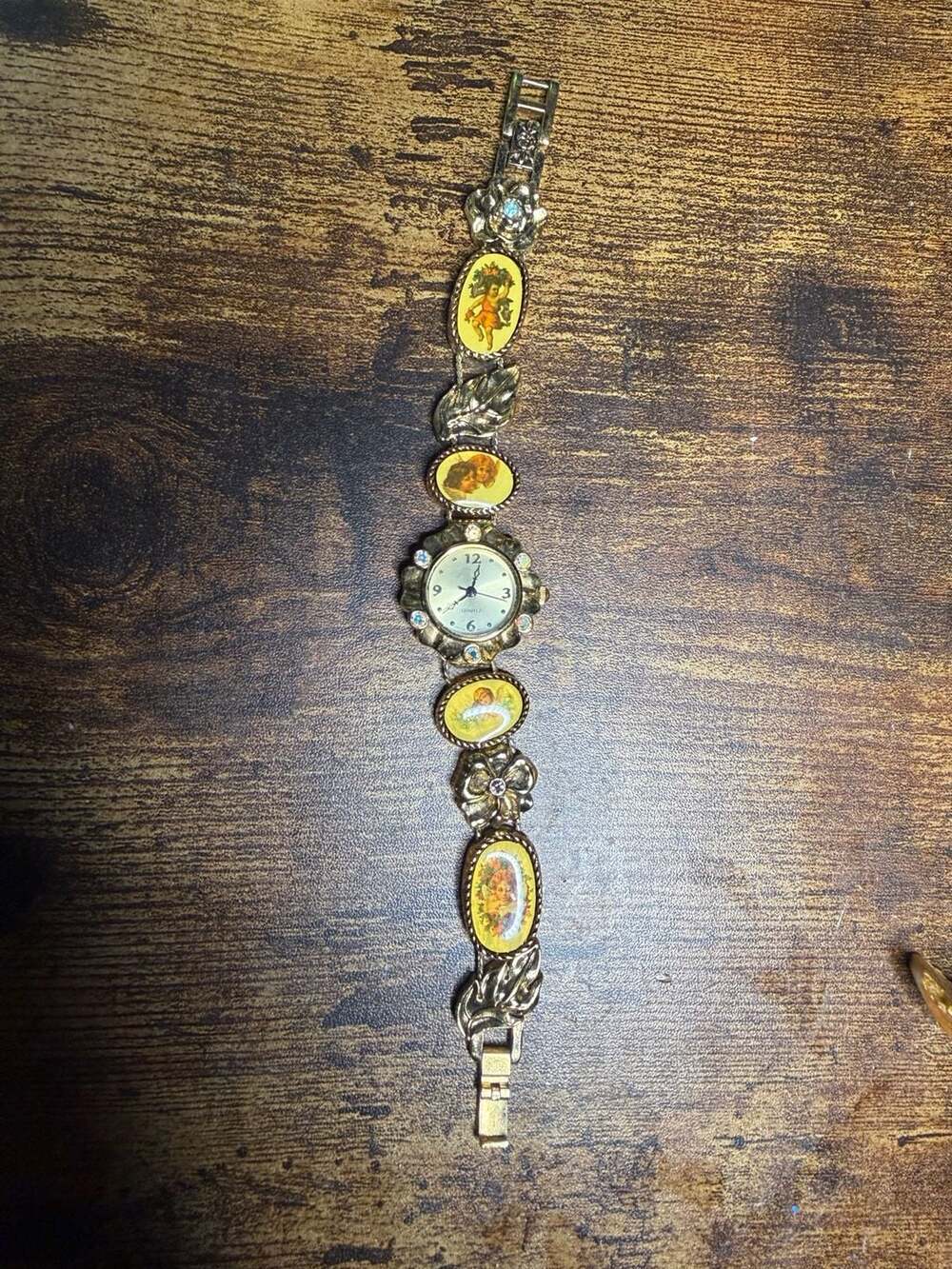 Vintage Ariel Angels Cherub Cameo Gold Tone Bracelet Watch with Rhinestones